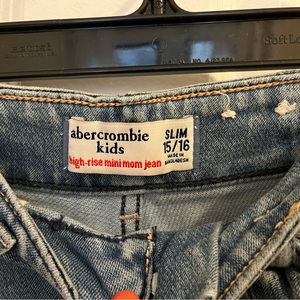 A& F jeans with tie